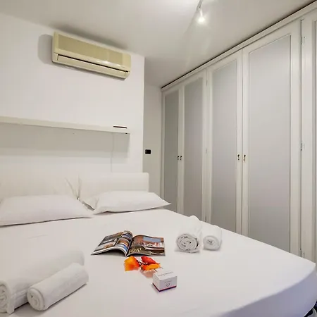 Eleonora House - Happy * Alassio